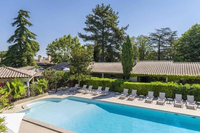 La piscine de La Magnaneraie